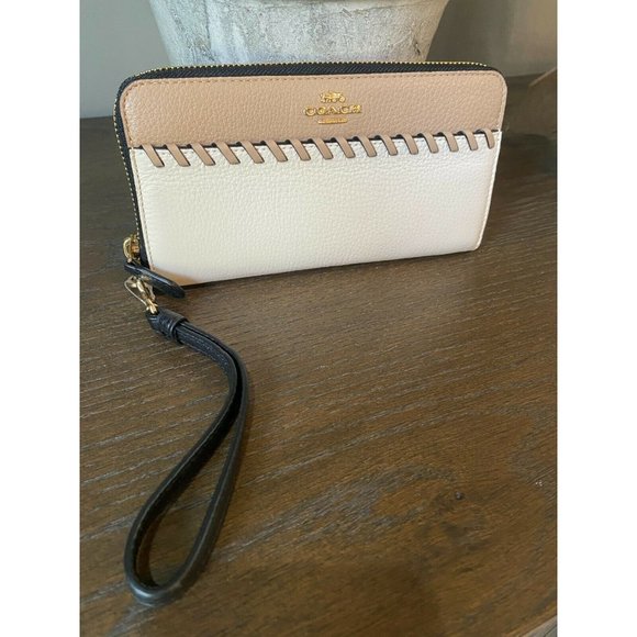 (Sold) COACH Accordion Whipstitch Leather Wallet - Picture 4 of 8